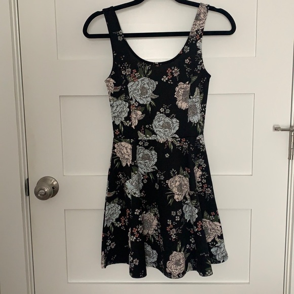 Black floral print like new H&M dress - Picture 1 of 5